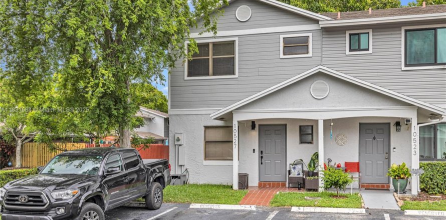 Townhouse in Pembroke Pines, Florida 3 bedrooms, 123.75 sq.m. № 1809880