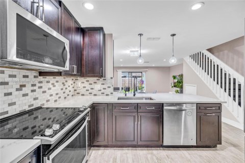 Townhouse in Pembroke Pines, Florida 3 bedrooms, 123.75 sq.m. № 1809880 - photo 8