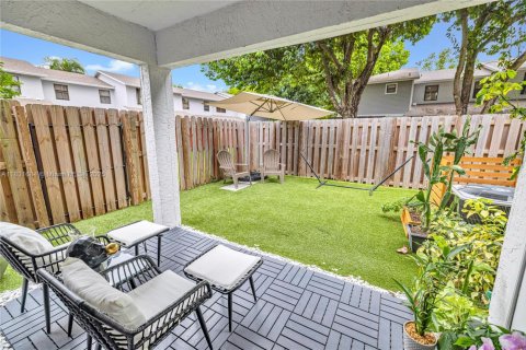 Townhouse in Pembroke Pines, Florida 3 bedrooms, 123.75 sq.m. № 1809880 - photo 18