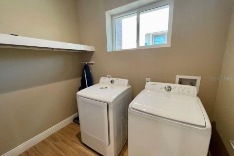 Adosado en venta en Kissimmee, Florida, 4 dormitorios, 218.88 m2 № 1628429 - foto 4