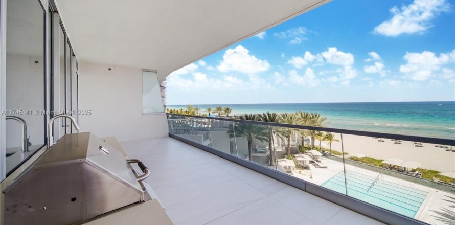 Condo in Sunny Isles Beach, Florida, 3 bedrooms  № 1859638