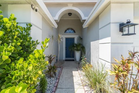 Villa ou maison à vendre à Brandon, Floride: 4 chambres, 163.14 m2 № 2149219 - photo 2
