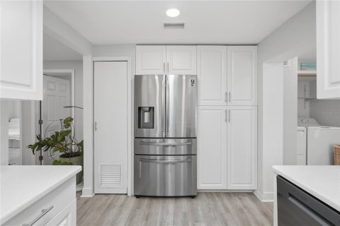 Villa ou maison à vendre à Largo, Floride: 4 chambres, 126.35 m2 № 2408773 - photo 6