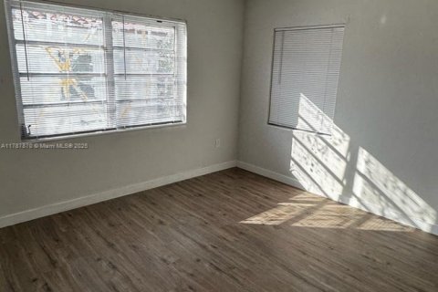 Casa en alquiler en Miami, Florida, 2 dormitorios, 73.39 m2 № 1936909 - foto 3