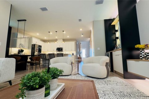 House in Winter Garden, Florida 5 bedrooms, 253.16 sq.m. № 2296354 - photo 17