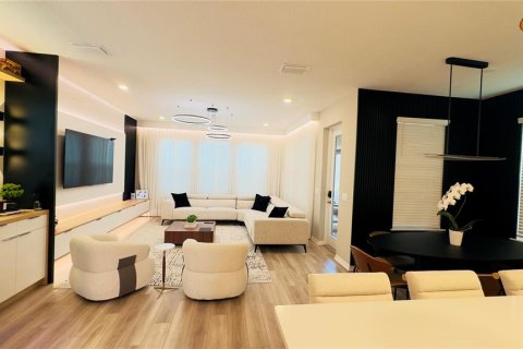 House in Winter Garden, Florida 5 bedrooms, 253.16 sq.m. № 2296354 - photo 10