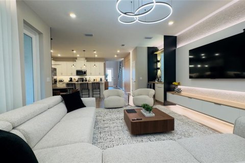 House in Winter Garden, Florida 5 bedrooms, 253.16 sq.m. № 2296354 - photo 15