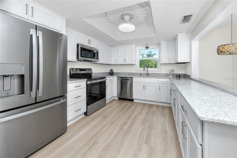 House in Palm Harbor, Florida 3 bedrooms, 178 sq.m. № 1782141 - photo 3