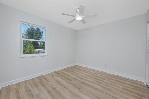 House in Palm Harbor, Florida 3 bedrooms, 178 sq.m. № 1782141 - photo 17