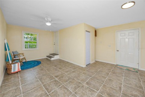 House in Palm Harbor, Florida 3 bedrooms, 178 sq.m. № 1782141 - photo 7