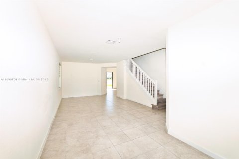 Villa ou maison à vendre à Hialeah, Floride: 4 chambres, 228.73 m2 № 1950531 - photo 4