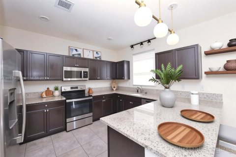Villa ou maison à vendre à Hialeah, Floride: 4 chambres, 228.73 m2 № 1950531 - photo 11