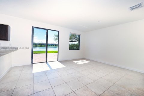Villa ou maison à vendre à Hialeah, Floride: 4 chambres, 228.73 m2 № 1950531 - photo 8