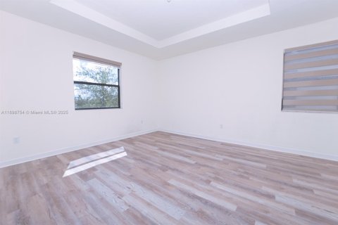 Villa ou maison à vendre à Hialeah, Floride: 4 chambres, 228.73 m2 № 1950531 - photo 20