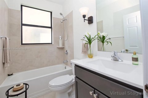 Villa ou maison à vendre à Hialeah, Floride: 4 chambres, 228.73 m2 № 1950531 - photo 16