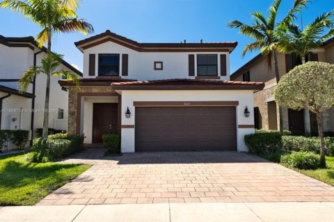 Villa ou maison à vendre à Hialeah, Floride: 4 chambres, 228.73 m2 № 1950531 - photo 1