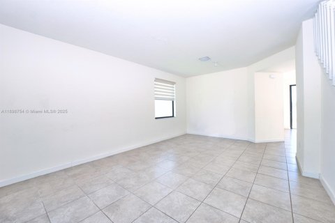 Villa ou maison à vendre à Hialeah, Floride: 4 chambres, 228.73 m2 № 1950531 - photo 6