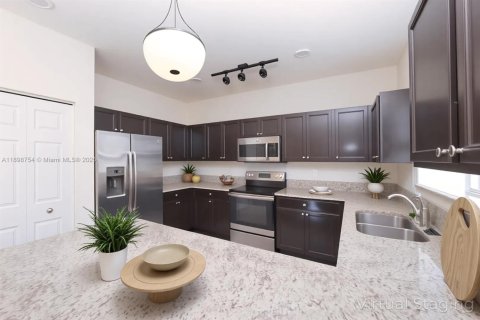 Villa ou maison à vendre à Hialeah, Floride: 4 chambres, 228.73 m2 № 1950531 - photo 9