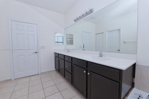 Villa ou maison à vendre à Hialeah, Floride: 4 chambres, 228.73 m2 № 1950531 - photo 26