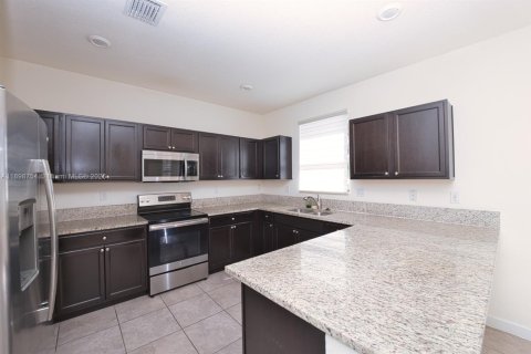 Villa ou maison à vendre à Hialeah, Floride: 4 chambres, 228.73 m2 № 1950531 - photo 12