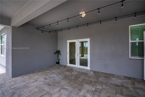 House in LaBelle, Florida 3 bedrooms № 1842859 - photo 8