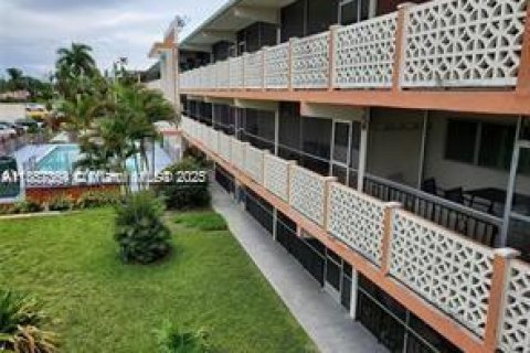 Снять в аренду квартиру в Норт-Майами-Бич, Флорида 2 спальни, 74.32м2, № 1881679 - фото 2