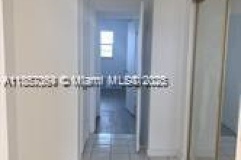 Снять в аренду квартиру в Норт-Майами-Бич, Флорида 2 спальни, 74.32м2, № 1881679 - фото 4