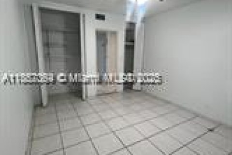 Снять в аренду квартиру в Норт-Майами-Бич, Флорида 2 спальни, 74.32м2, № 1881679 - фото 3