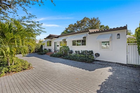 Villa ou maison à vendre à West Miami, Floride: 3 chambres, 144.46 m2 № 2041536 - photo 3