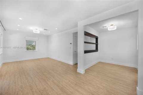 Villa ou maison à vendre à West Miami, Floride: 3 chambres, 144.46 m2 № 2041536 - photo 8