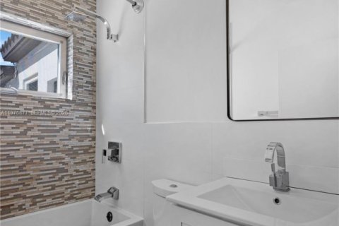 Villa ou maison à vendre à West Miami, Floride: 3 chambres, 144.46 m2 № 2041536 - photo 22