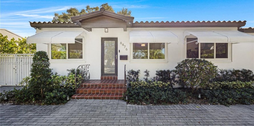 Villa ou maison à West Miami, Floride 3 chambres, 144.46 m2 № 2041536