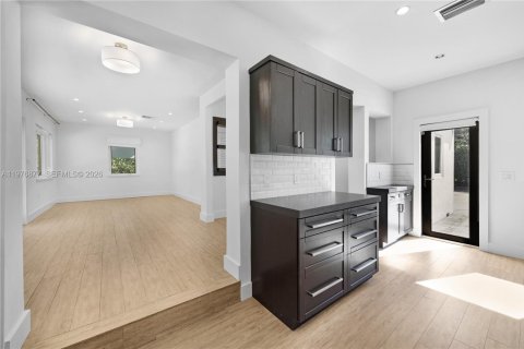 Villa ou maison à vendre à West Miami, Floride: 3 chambres, 144.46 m2 № 2041536 - photo 13