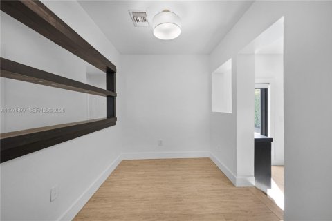 Villa ou maison à vendre à West Miami, Floride: 3 chambres, 144.46 m2 № 2041536 - photo 9