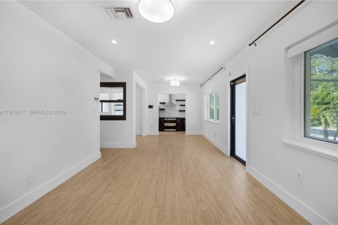 Villa ou maison à vendre à West Miami, Floride: 3 chambres, 144.46 m2 № 2041536 - photo 5