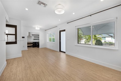 Villa ou maison à vendre à West Miami, Floride: 3 chambres, 144.46 m2 № 2041536 - photo 7