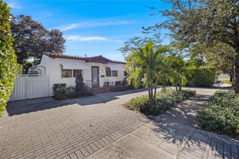 Villa ou maison à vendre à West Miami, Floride: 3 chambres, 144.46 m2 № 2041536 - photo 2