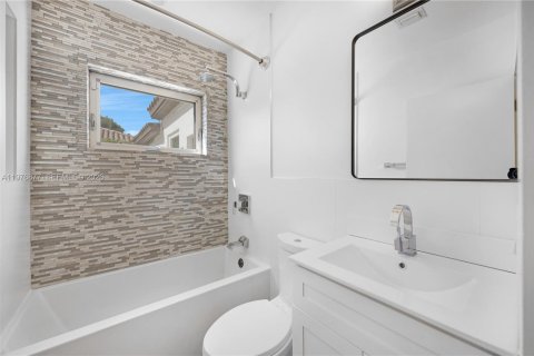 Villa ou maison à vendre à West Miami, Floride: 3 chambres, 144.46 m2 № 2041536 - photo 21