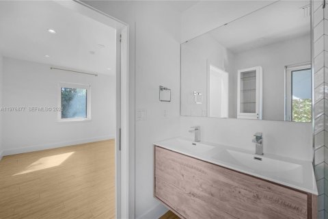 Villa ou maison à vendre à West Miami, Floride: 3 chambres, 144.46 m2 № 2041536 - photo 16