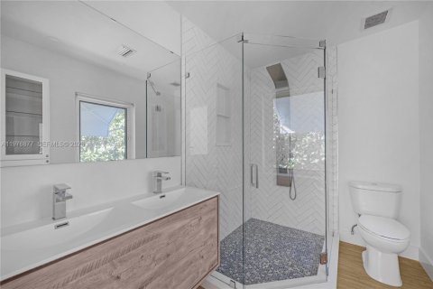 Villa ou maison à vendre à West Miami, Floride: 3 chambres, 144.46 m2 № 2041536 - photo 15