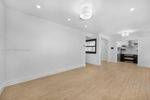 Villa ou maison à vendre à West Miami, Floride: 3 chambres, 144.46 m2 № 2041536 - photo 6