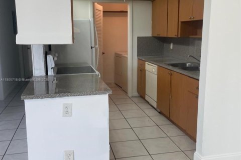 Condo in North Lauderdale, Florida, 2 bedrooms  № 1864978 - photo 17