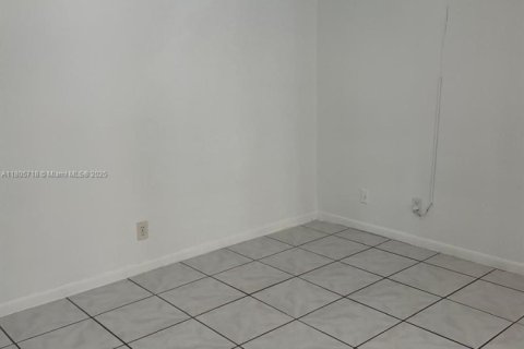 Condo in North Lauderdale, Florida, 2 bedrooms  № 1864978 - photo 4