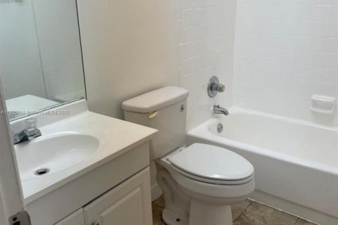 Condo in North Lauderdale, Florida, 2 bedrooms  № 1864978 - photo 8