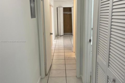 Condo in North Lauderdale, Florida, 2 bedrooms  № 1864978 - photo 9