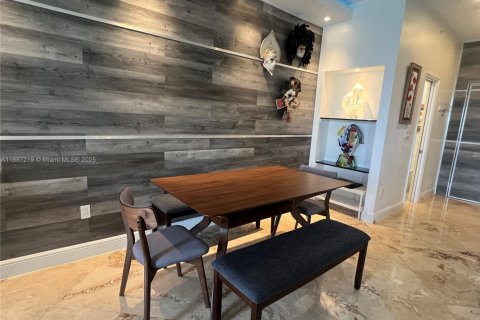 House in Miami Beach, Florida 2 bedrooms, 87.61 sq.m. № 1944079 - photo 12