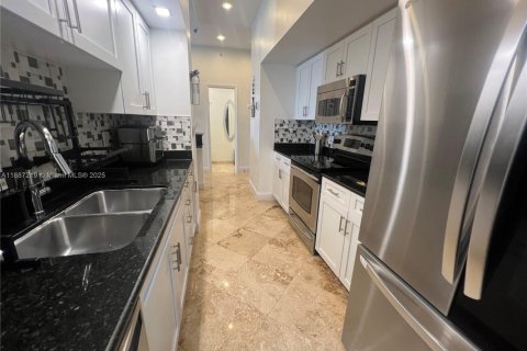 House in Miami Beach, Florida 2 bedrooms, 87.61 sq.m. № 1944079 - photo 13