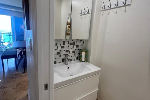 House in Miami Beach, Florida 2 bedrooms, 87.61 sq.m. № 1944079 - photo 16