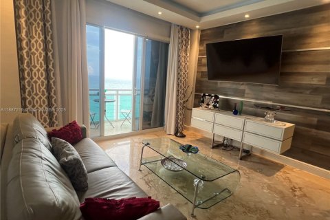 House in Miami Beach, Florida 2 bedrooms, 87.61 sq.m. № 1944079 - photo 5