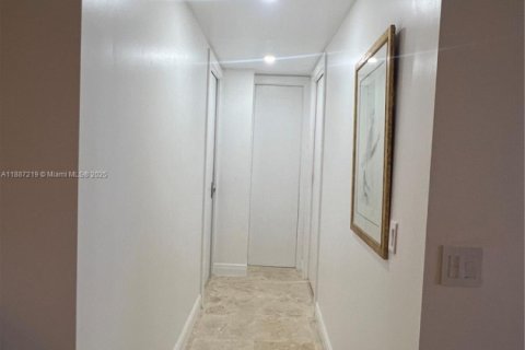 House in Miami Beach, Florida 2 bedrooms, 87.61 sq.m. № 1944079 - photo 19